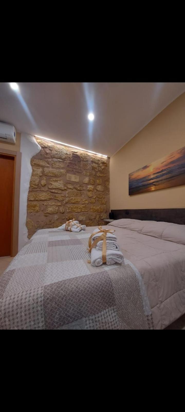 Kalgheros Luxury Rooms อากริเจนโต ภายนอก รูปภาพ